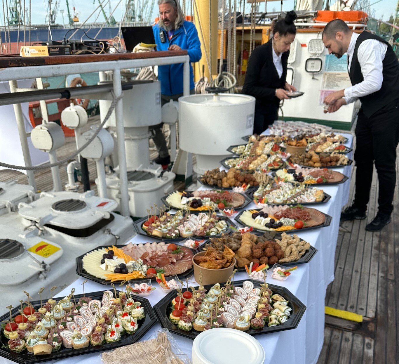 Кетъринг на кораб